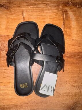 NWT Zara Black Leather Criss Cross Strappy Buckle Flat Sandals